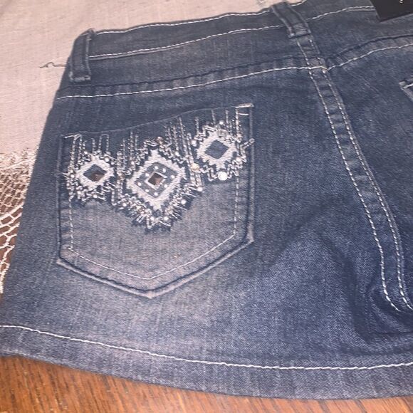 Jean shorts size 6/7 - Picture 4 of 8